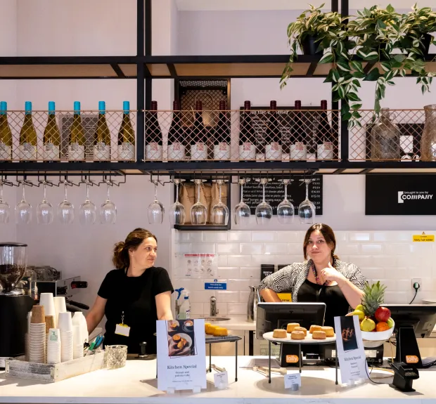 Bench cafe