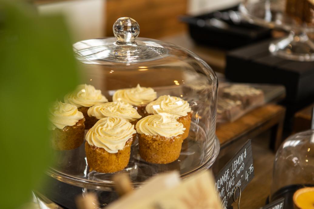 cakes ay chelsea physic garden